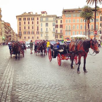 Horse-driven carriage in Rome - бесплатный image #331051